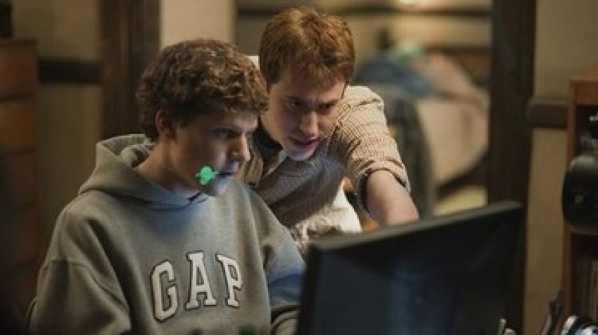 Why does everybody like The Social Network movie ?